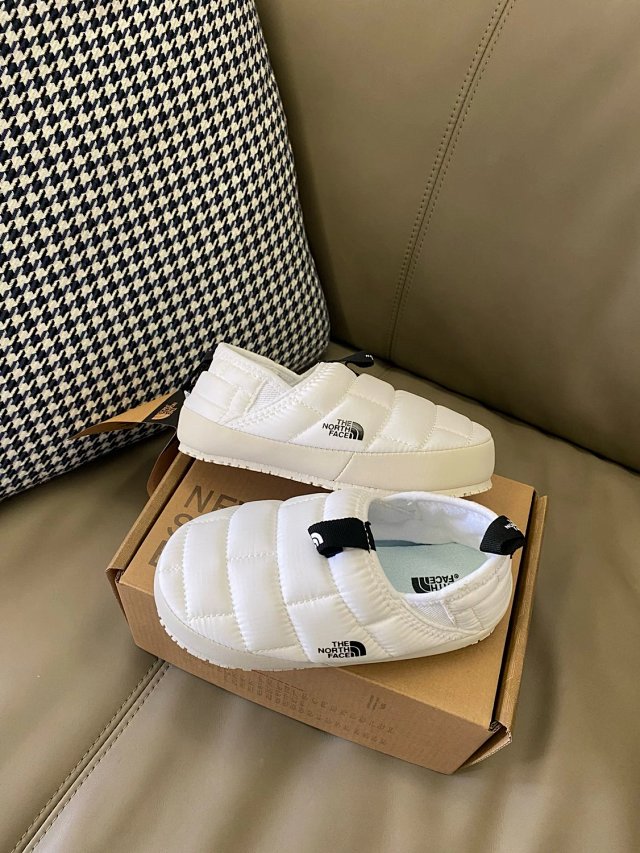 The North face children's shoes: seller detail photo 8