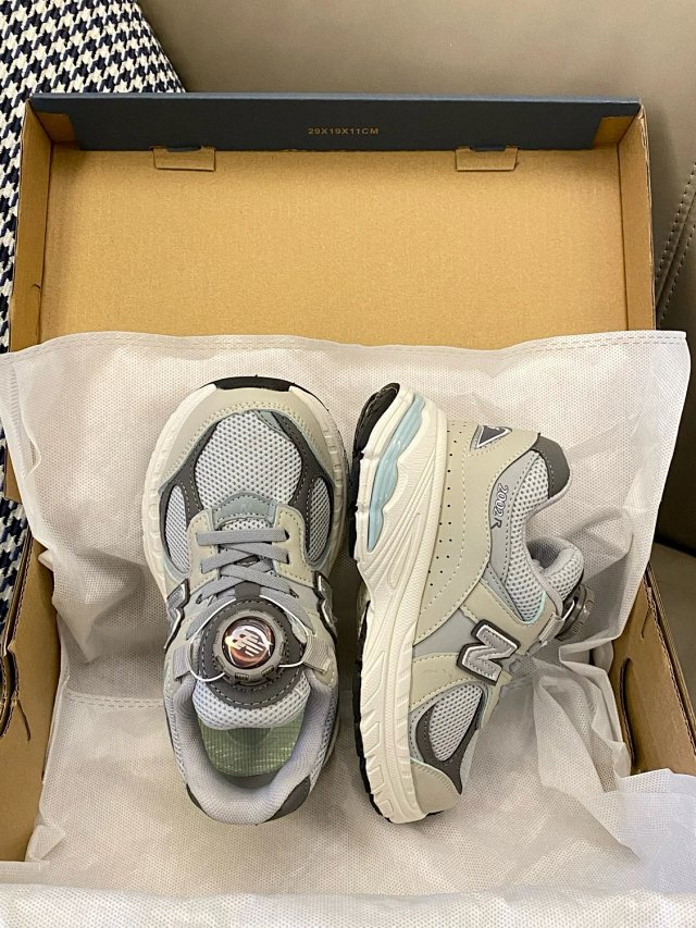 New Balance 2002 children's Shoes: seller detail photo 3