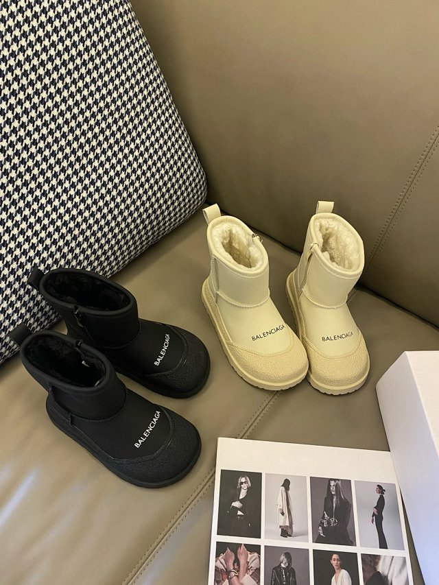 Balenciaga Children's Snow Shoes: seller detail photo 3