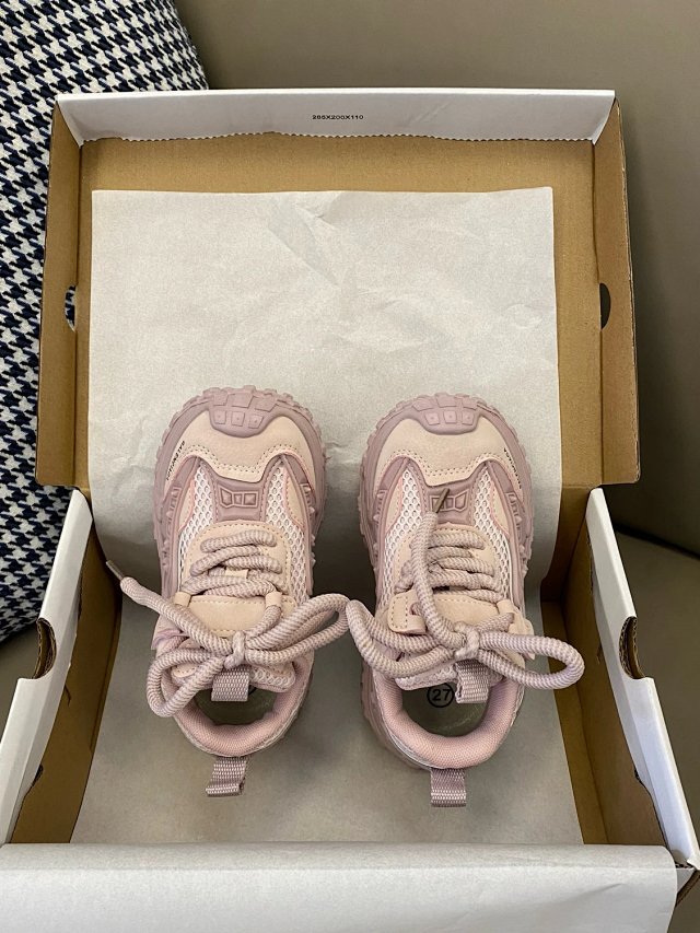 Balenciaga children's shoes: seller detail photo 3
