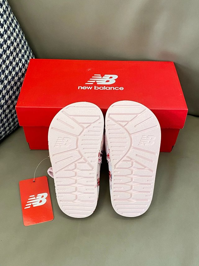 New Balance children's Slippers Shoes: seller detail photo 13