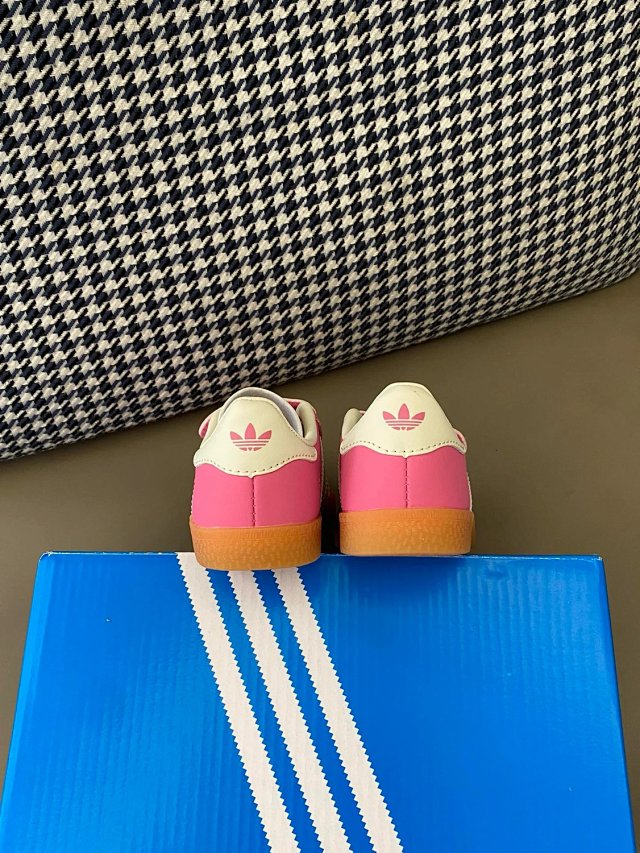 Adidas Children's Shoes: seller detail photo 9