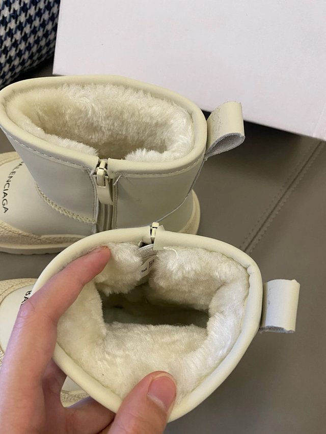 Balenciaga Children's Snow Shoes: seller detail photo 7
