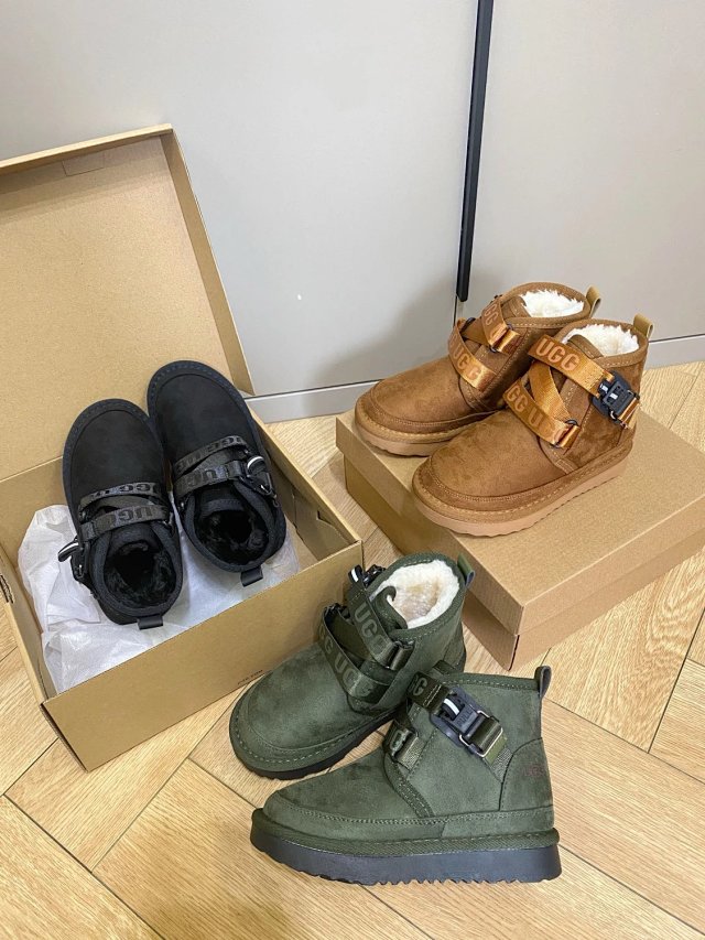 UGG Children's snow boots: seller detail photo 2