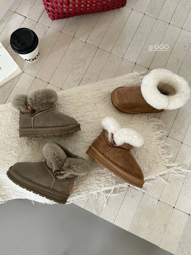 UGG Children's snow boots: seller detail photo 2