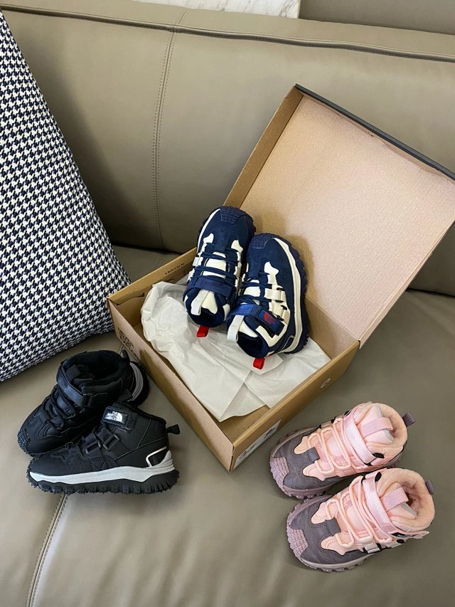 The North face children's shoes: seller detail photo 2