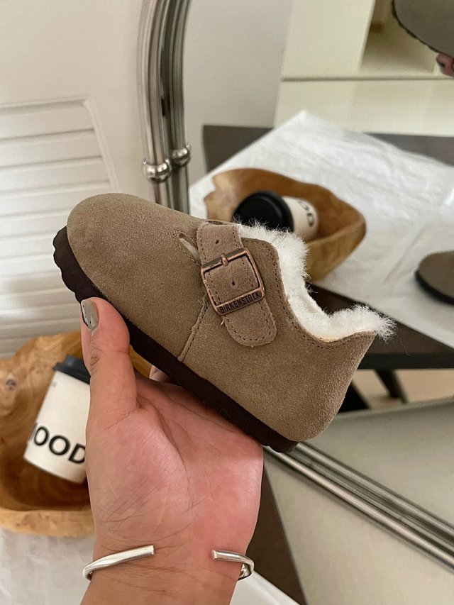 UGG Children's snow boots: seller detail photo 12