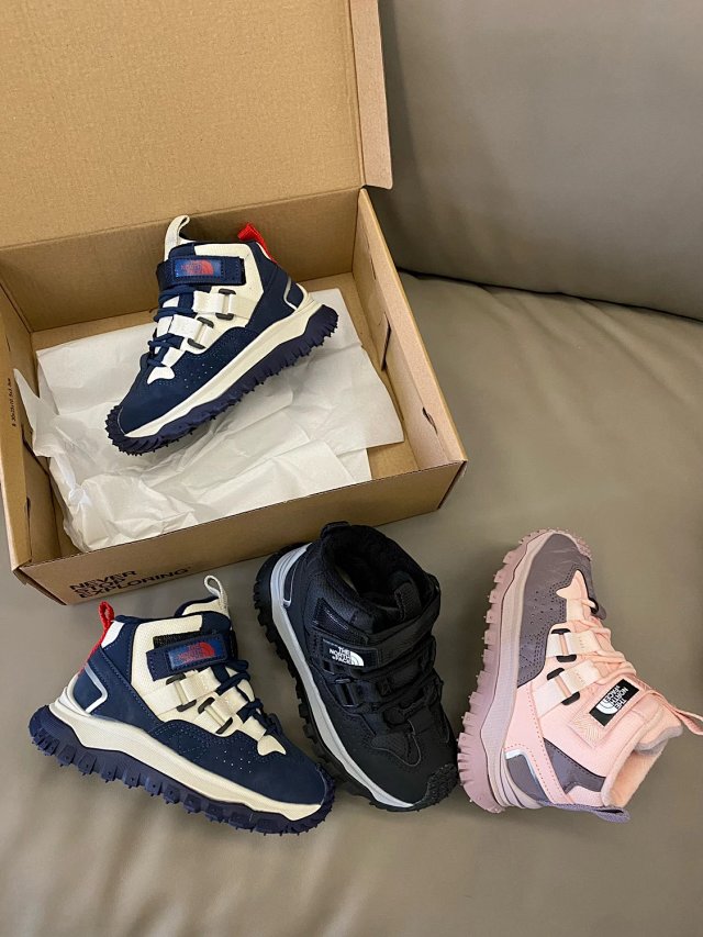 The North face children's shoes: seller detail photo 3
