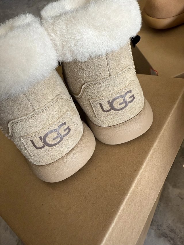 UGG Children's snow boots: seller detail photo 9