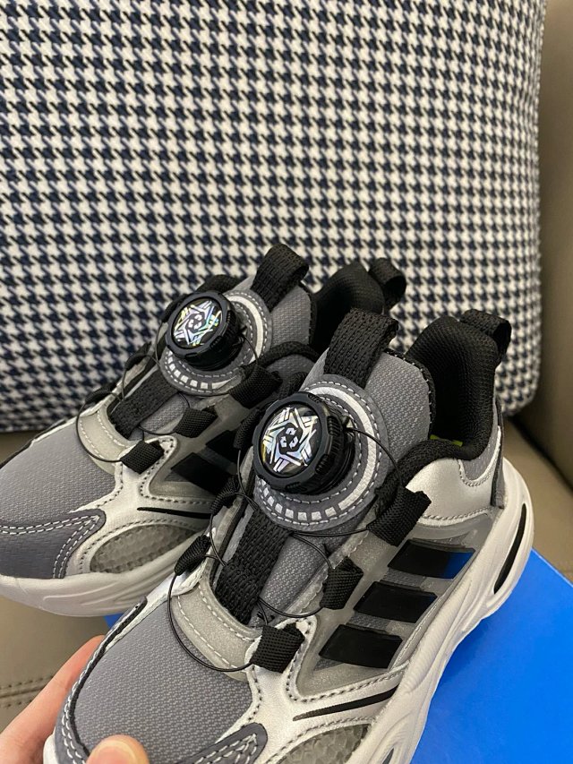 Adidas Children's Shoes: seller detail photo 4