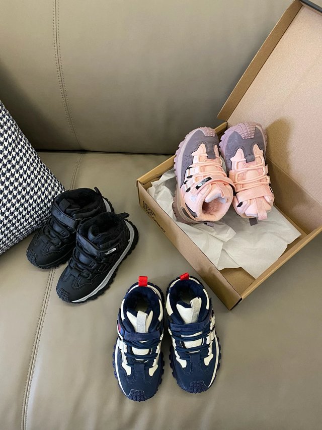 The North face children's shoes: seller detail photo 4