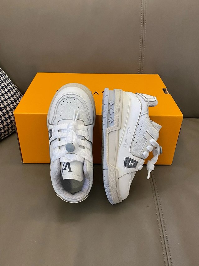 LV Louis Vuitton Children's Shoes: seller detail photo 3