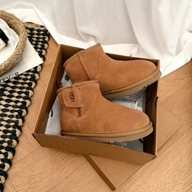 UGG Children's snow boots: seller detail photo 6