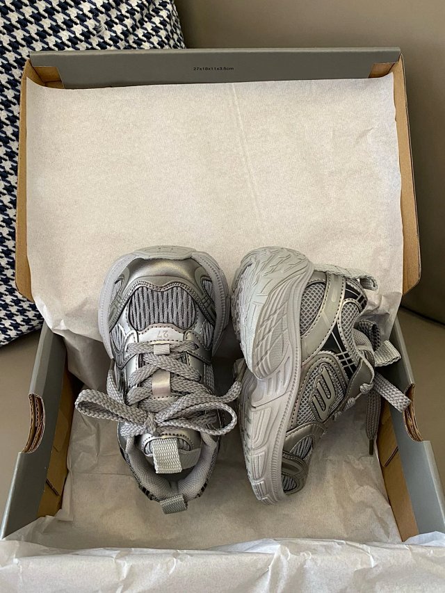 Balenciaga children's shoes: seller detail photo 4