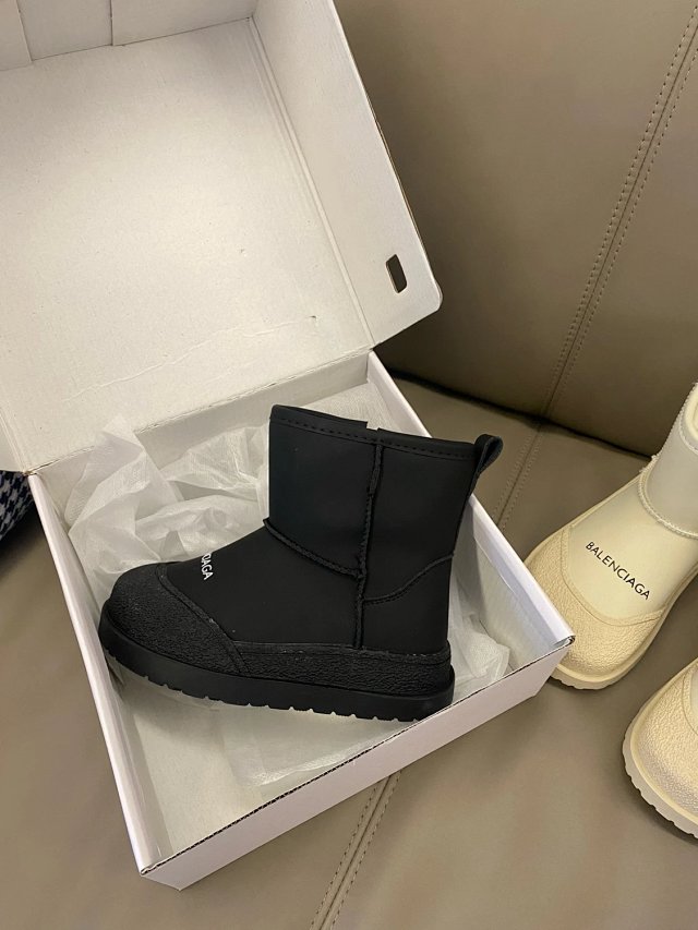 Balenciaga Children's Snow Shoes: seller detail photo 8