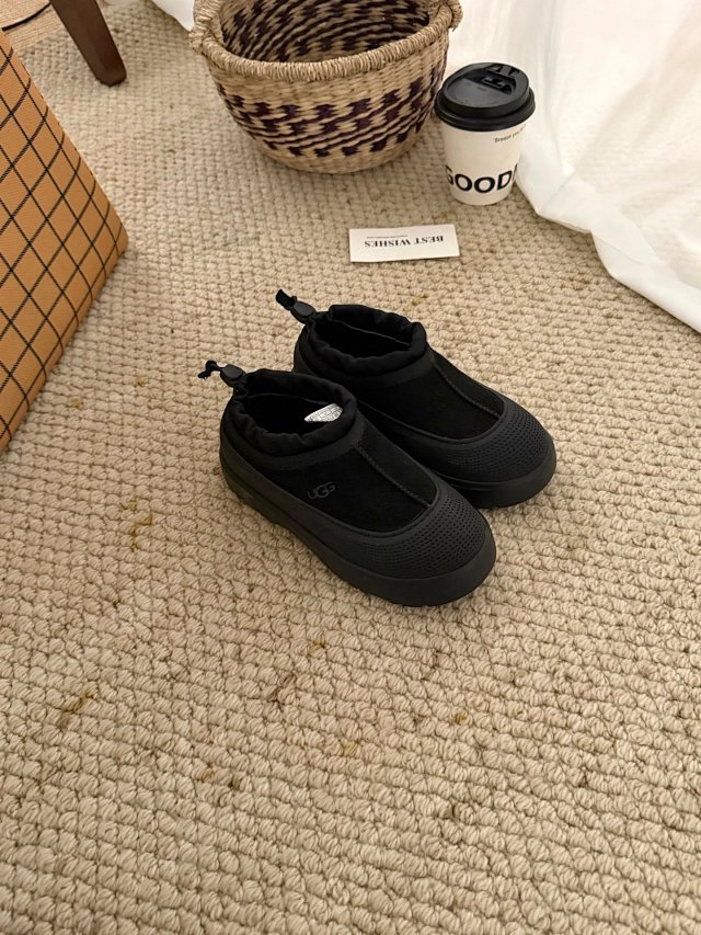 UGG Children's snow boots: seller detail photo 3