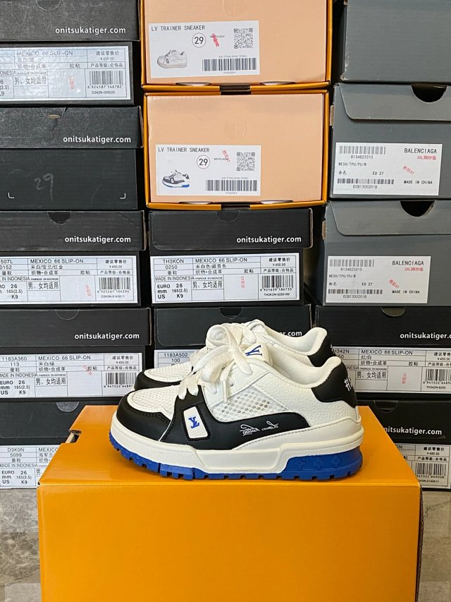 LV Louis Vuitton Children's Shoes: seller detail photo 7