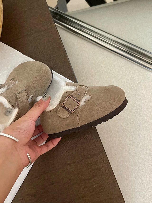 UGG Children's snow boots: seller detail photo 10