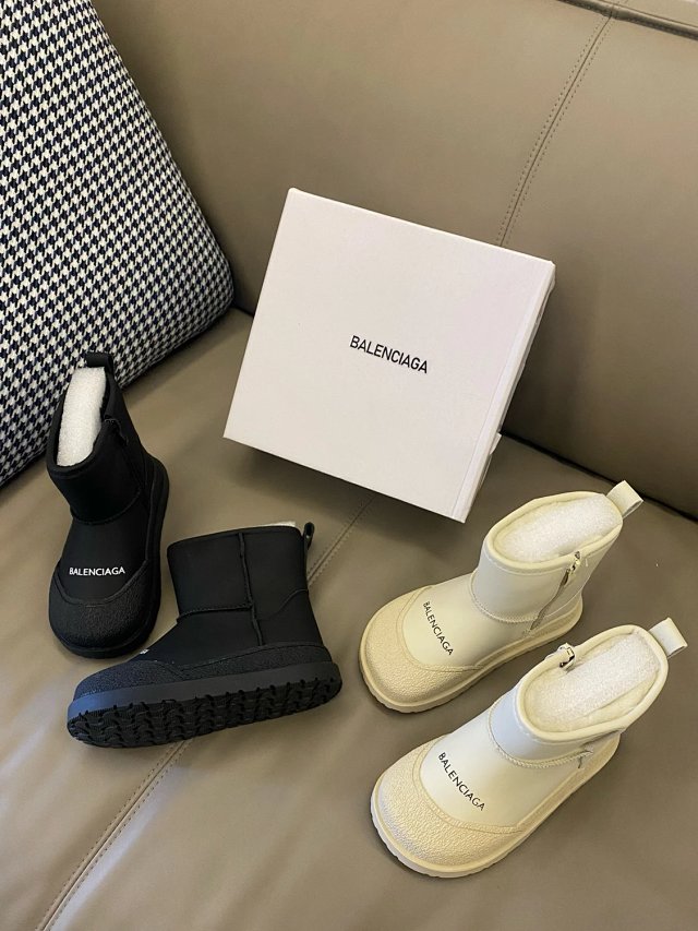 Balenciaga Children's Snow Shoes: seller detail photo 2