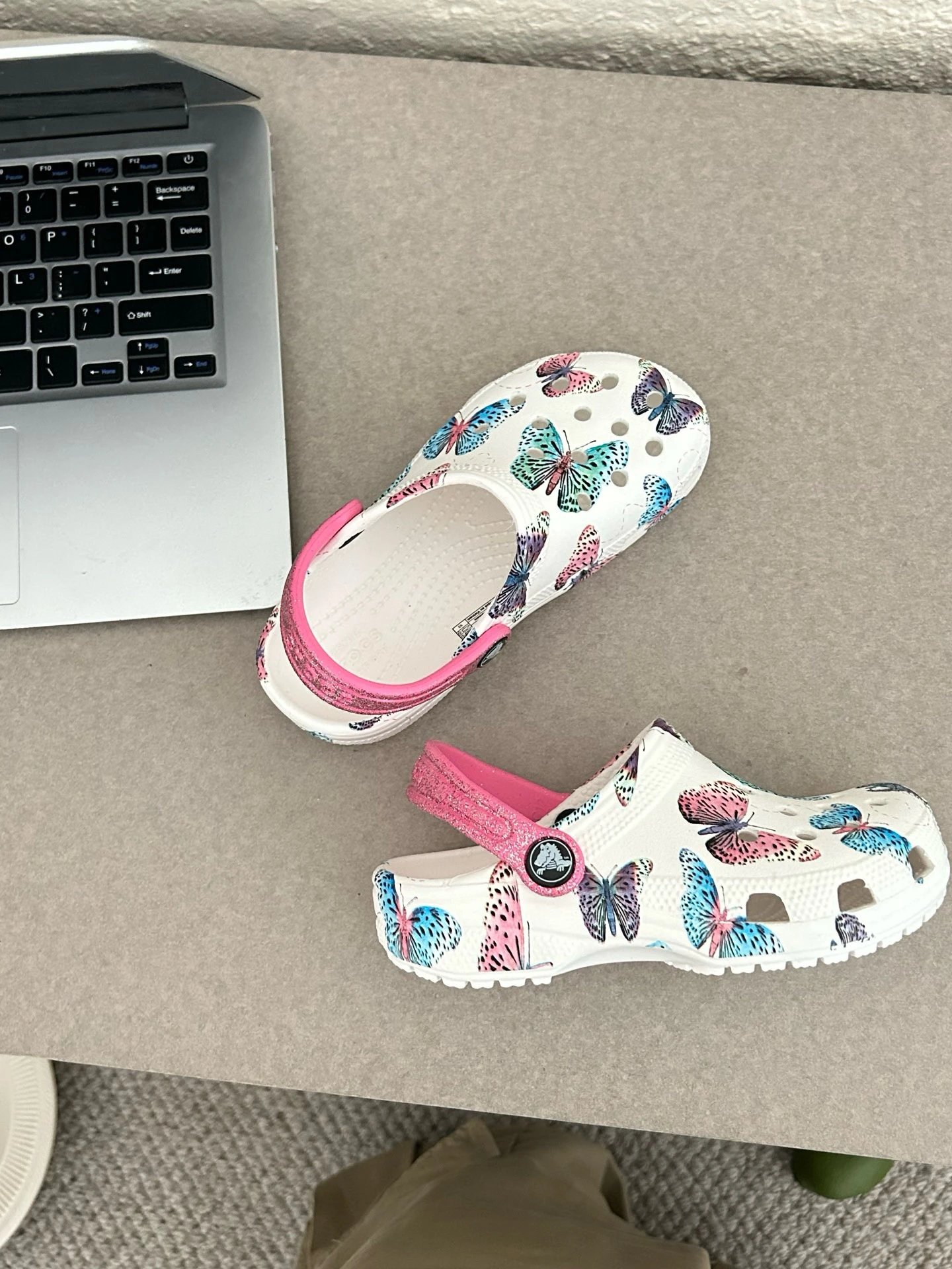 Crocs Classic Unicorn Jibbitz Clog White / Pink Multicolor Sandals - 10