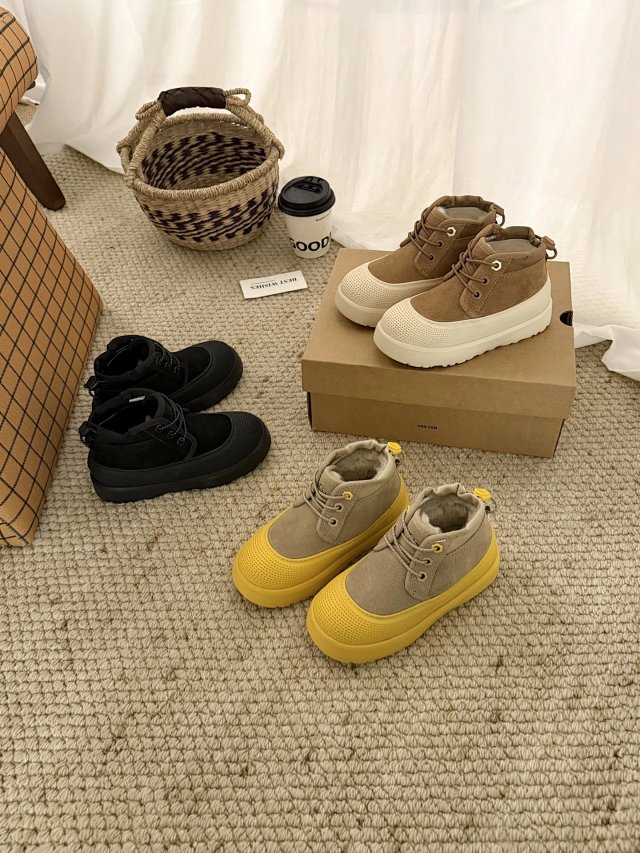 UGG Children's snow boots: seller detail photo 2