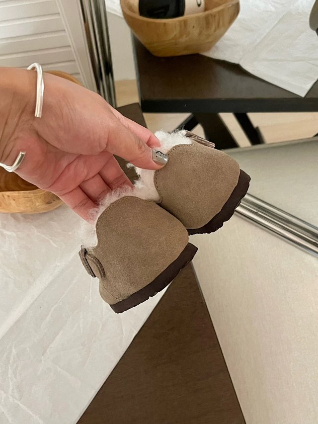 UGG Children's snow boots: seller detail photo 11