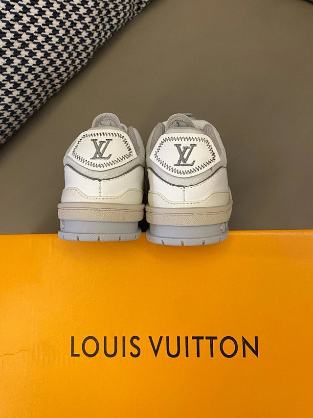 LV Louis Vuitton Children's Shoes: seller detail photo 8