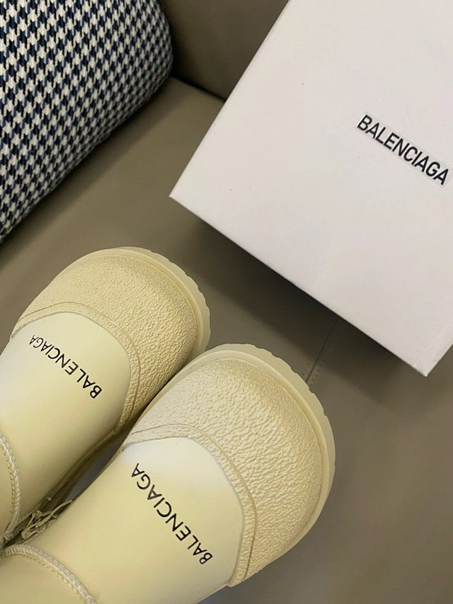 Balenciaga Children's Snow Shoes: seller detail photo 9