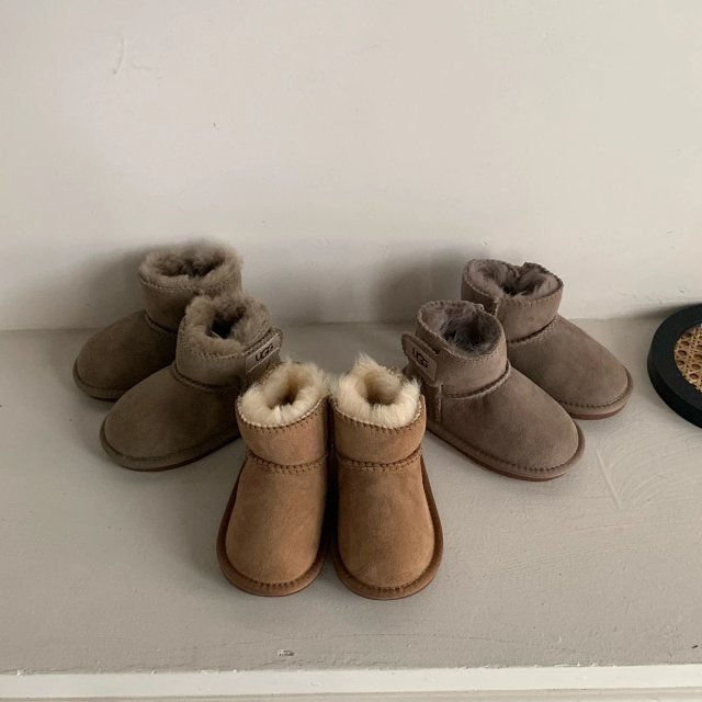 UGG Children's snow boots: seller detail photo 2