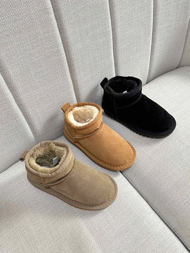 UGG Children's snow boots: seller detail photo 2