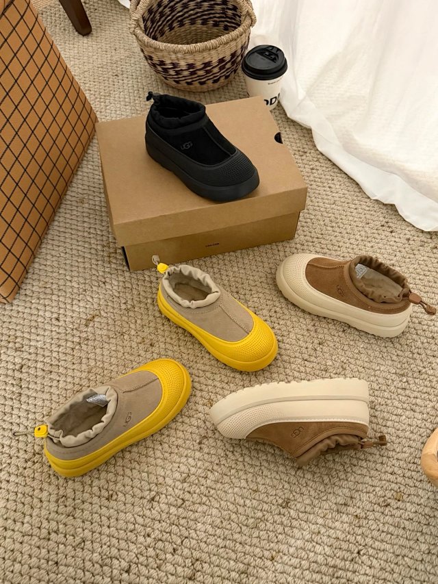 UGG Children's snow boots: seller detail photo 2