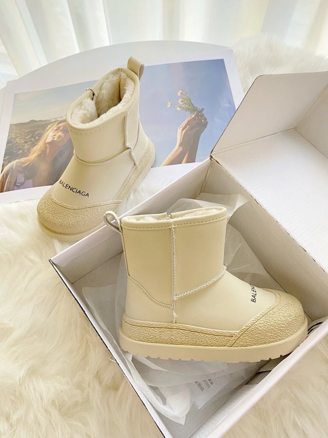 Balenciaga Children's Snow Shoes: seller detail photo 13