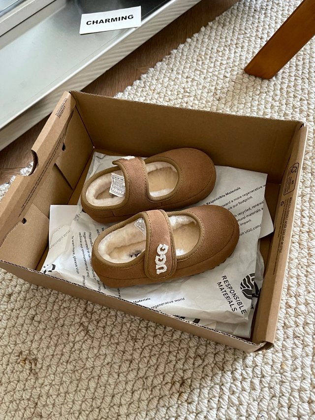 UGG Children's Slippers Shoes: seller detail photo 9