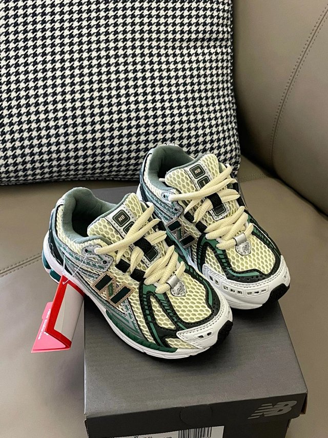 New Balance 1906 children's Shoes: seller detail photo 3