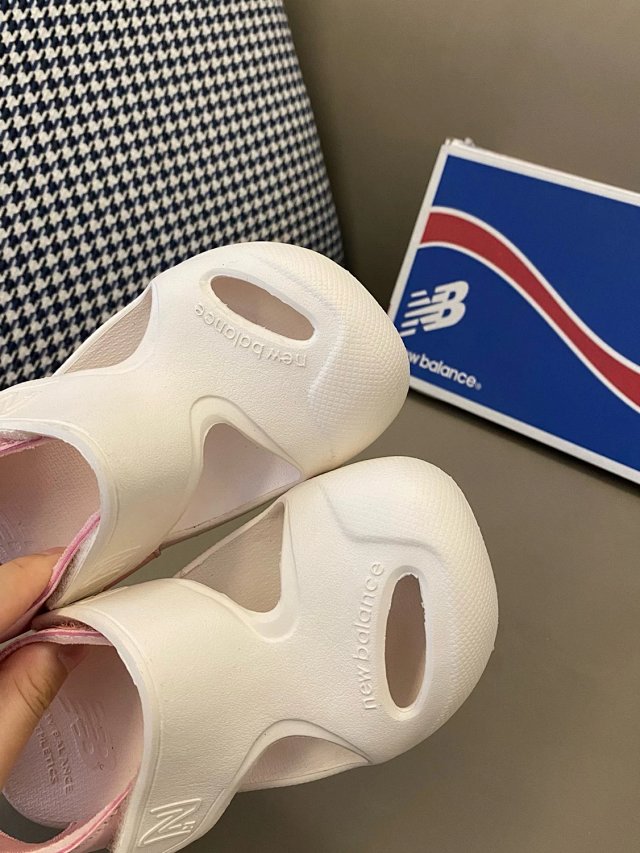 New Balance children's Slippers Shoes: seller detail photo 3