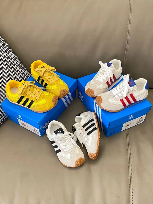 Adidas Children's Shoes: seller detail photo 12