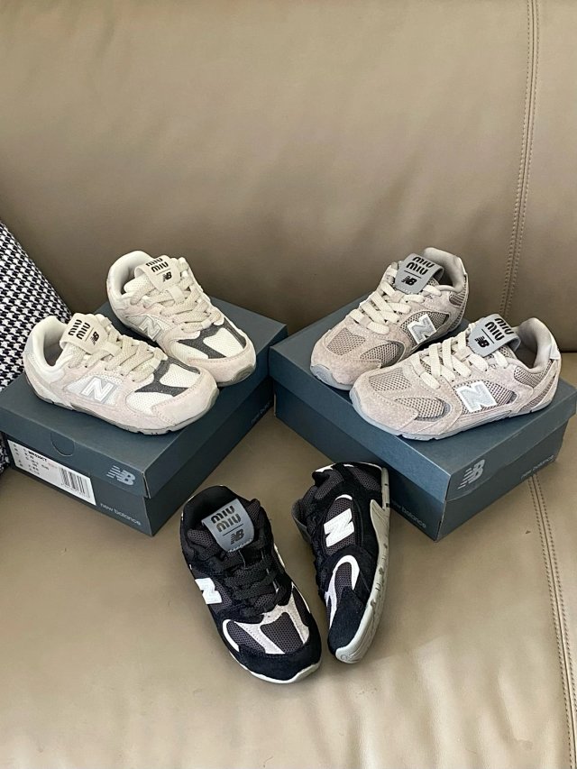 New Balance MIU MIU children's Shoes: seller detail photo 13