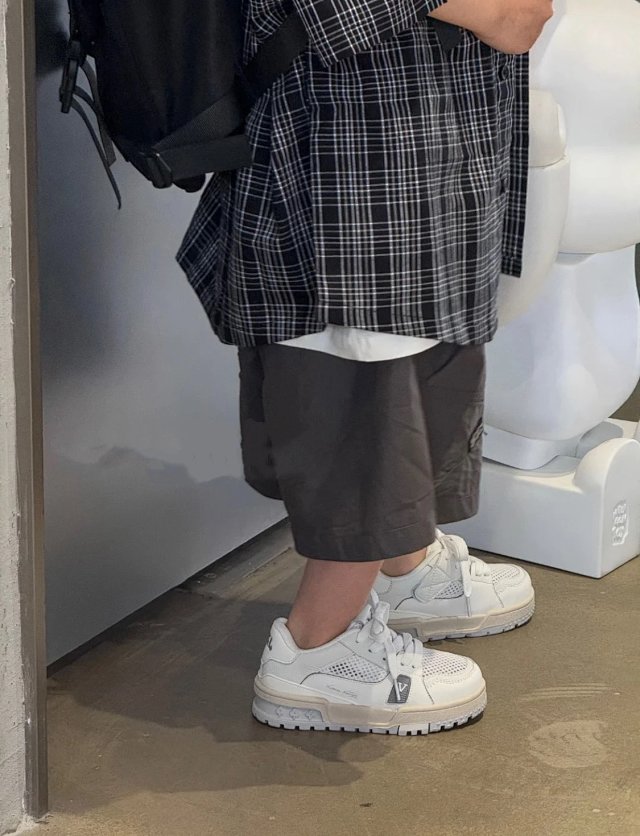 LV Louis Vuitton Children's Shoes: seller detail photo 10