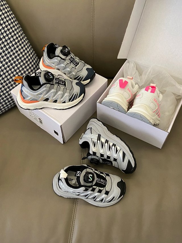 Salomon Children's Shoes: seller detail photo 3