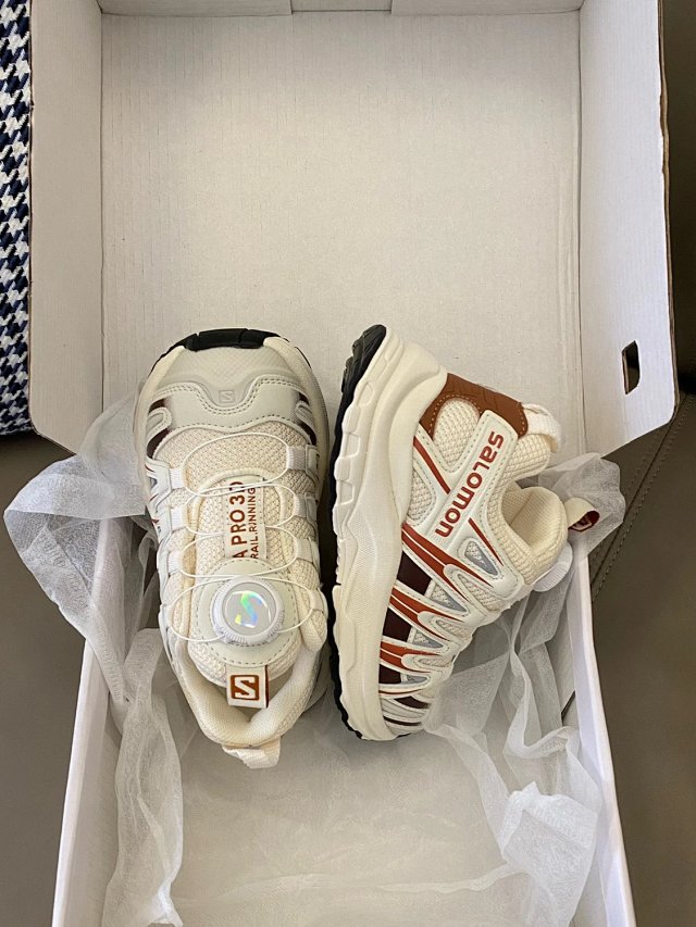 Salomon Children's Shoes: seller detail photo 4