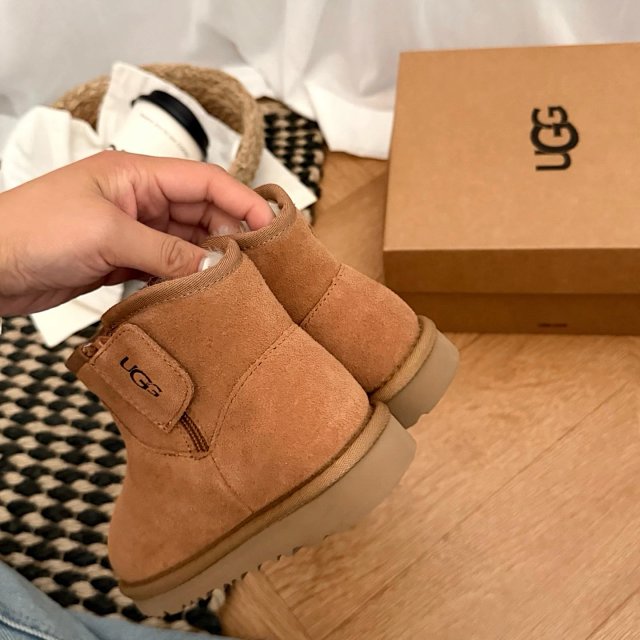UGG Children's snow boots: seller detail photo 9
