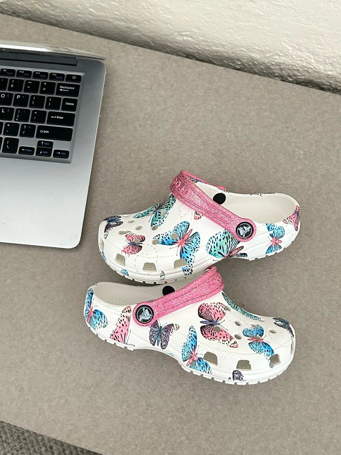 Crocs Classic Unicorn Jibbitz Clog White / Pink Multicolor Sandals - 14