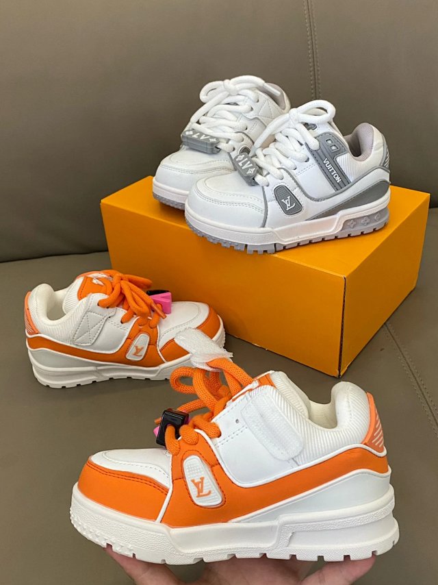 LV Louis Vuitton Children's Shoes: seller detail photo 8