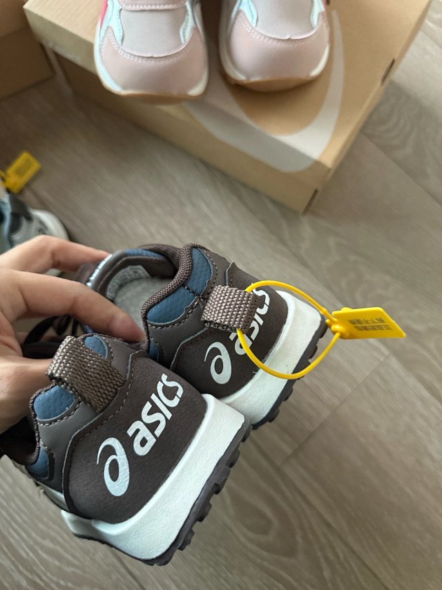 Asics Children's Shoes: seller detail photo 13