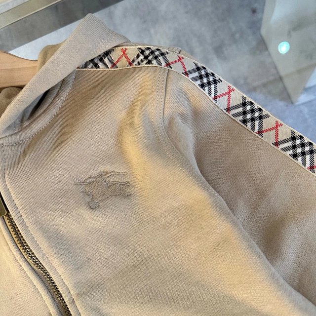 Burberry children's Set: seller detail photo 5