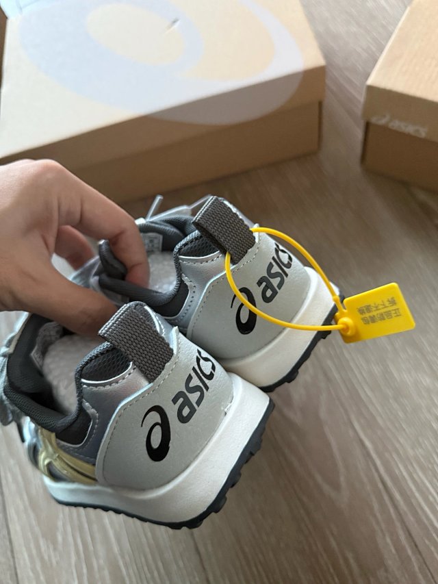 Asics Children's Shoes: seller detail photo 10
