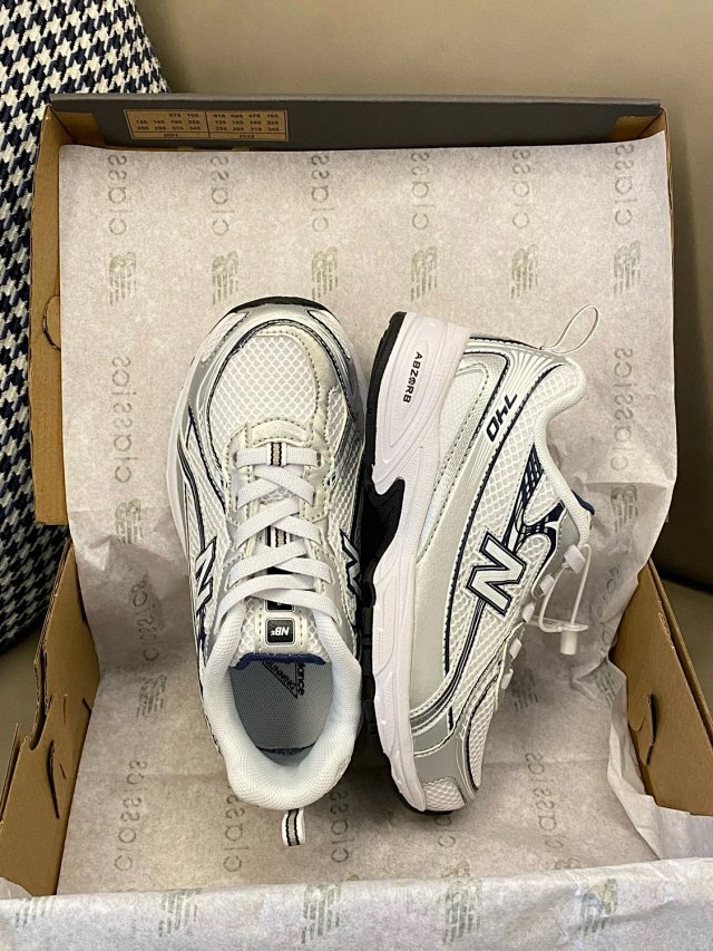 New Balance 740 children's Shoes: seller detail photo 3