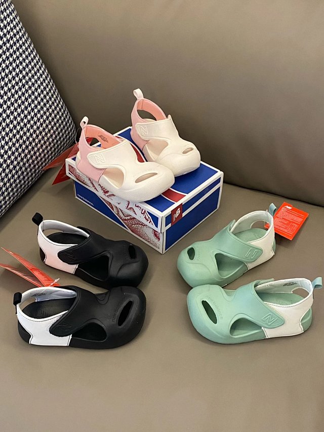 New Balance children's Slippers Shoes: seller detail photo 2