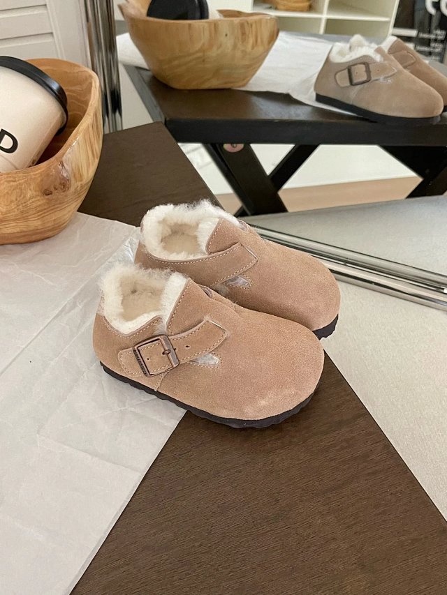 UGG Children's snow boots: seller detail photo 5