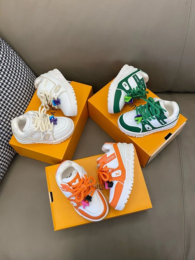 LV Louis Vuitton Children's Shoes: seller detail photo 10